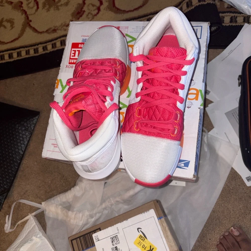 Men’s 8.5 Nike lebrons Witness‎ 8